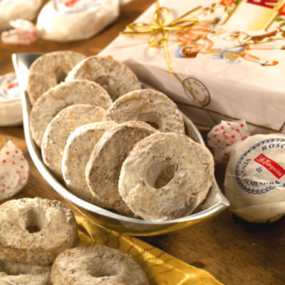Roscos Finos (Almond Ring Cookies with Wine) by La Estepe&ntilde;a