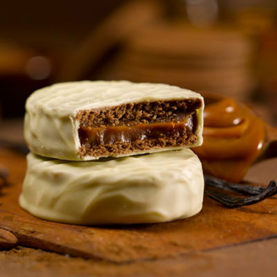 White Chocolate Alfajores by Cachafaz