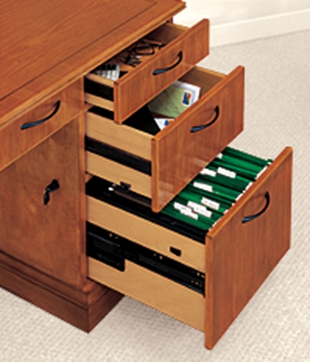 Full extension drawers offer more storage. Black profiled handles complete the look.
