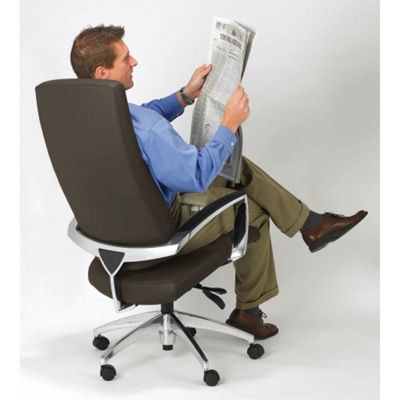 Tilt back further and more comfortably with knee tilt mechanism.