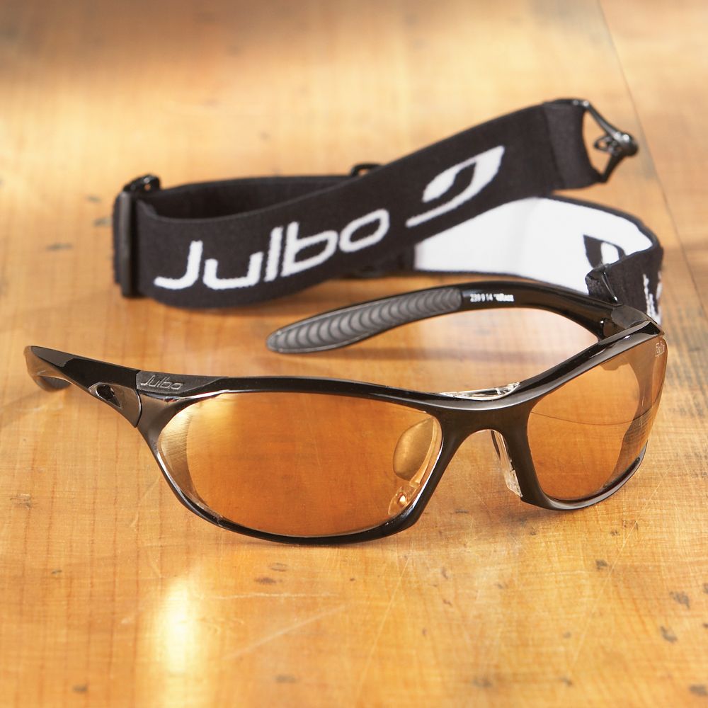 Light-adjusting Travel Sunglasses
