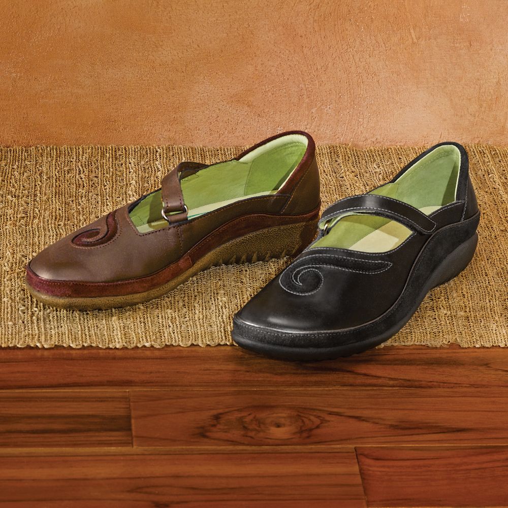 Women's Maori Fern Travel Shoes - Get Details