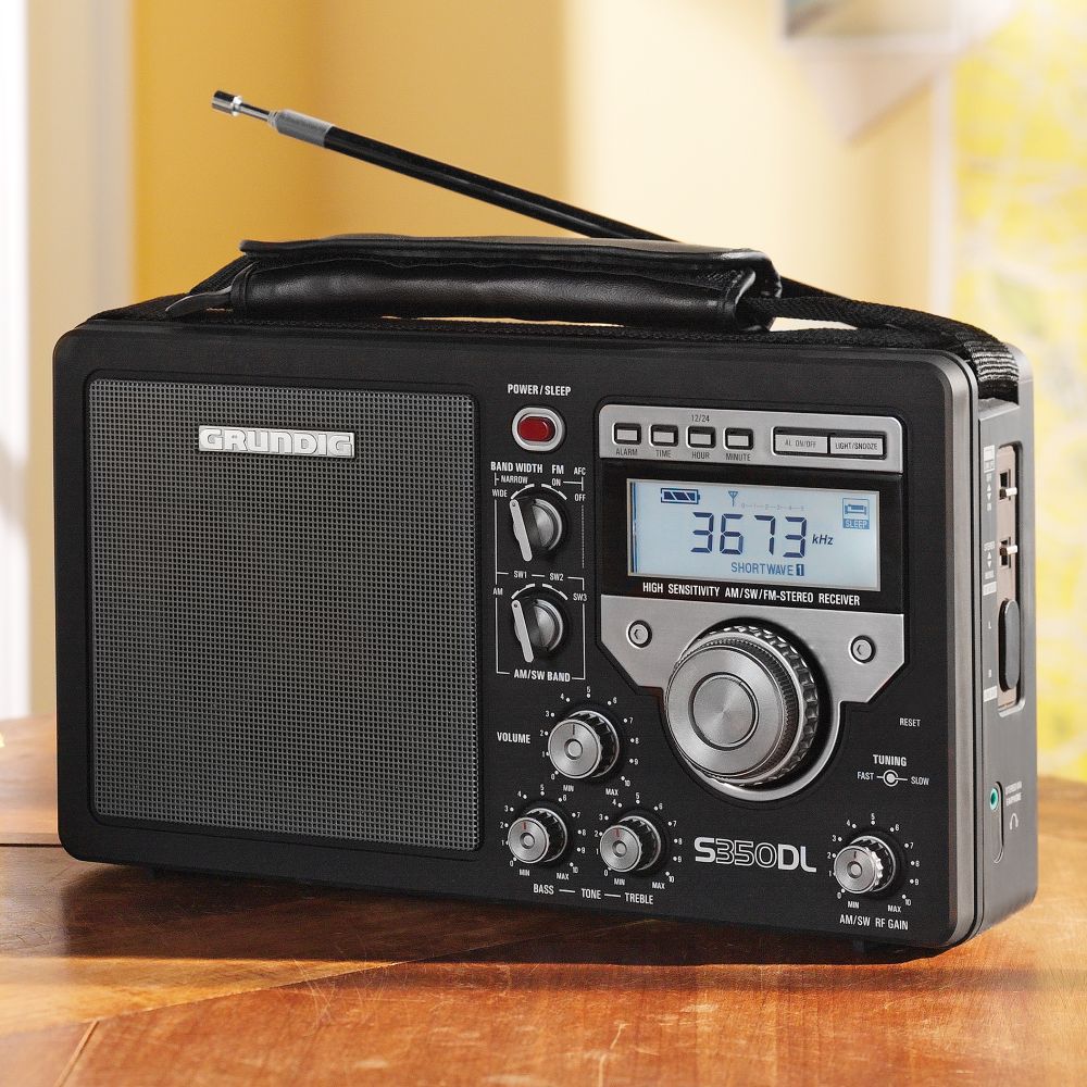Deluxe AM/FM Shortwave Field Radio