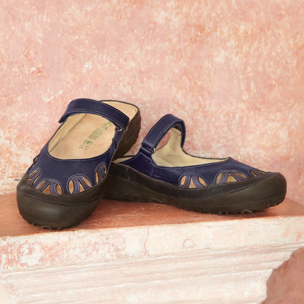 Eco-friendly Slip-on Walking Shoes - Get Details
