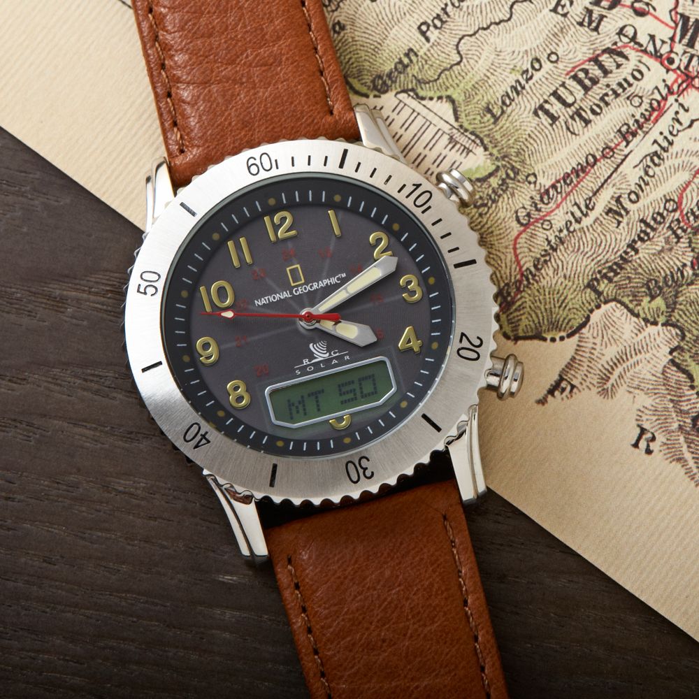Hybrid Solar Atomic Watch