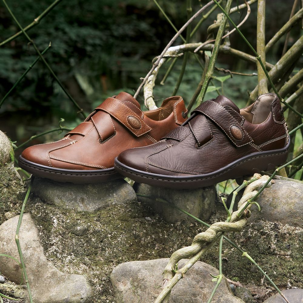 Men's Leather Travel Shoes - Get Details
