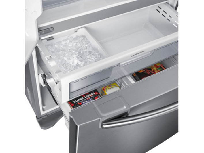 Which models of Samsung refrigerators come with ice makers?