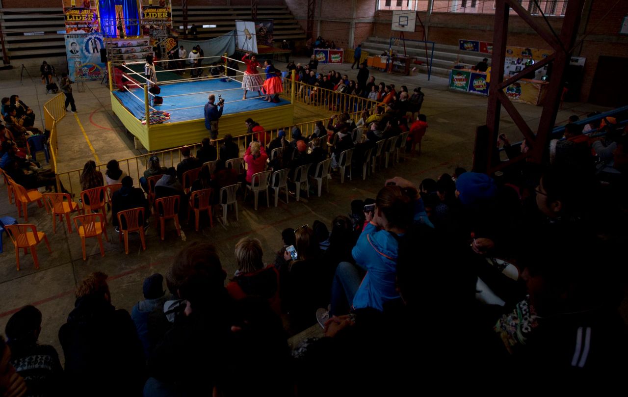 In Bolivia A New Generation Of Wrestlers In Bowler Hats