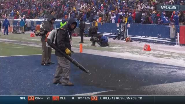 Rubber turf pellets take over field at Steelers-Bills game