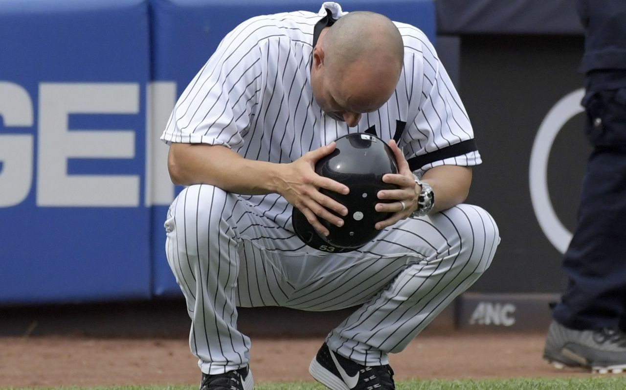 Young fan hit by foul ball during Yankee game