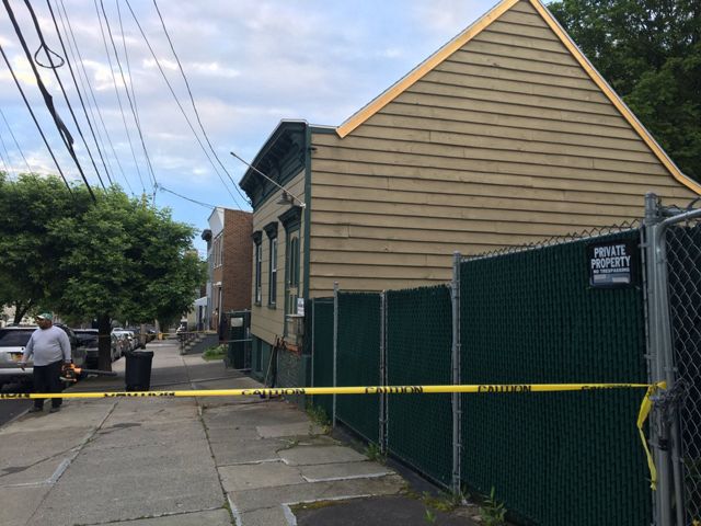 Car Slams into House in Albany Overnight on Grandview Terrace - Spectrum News