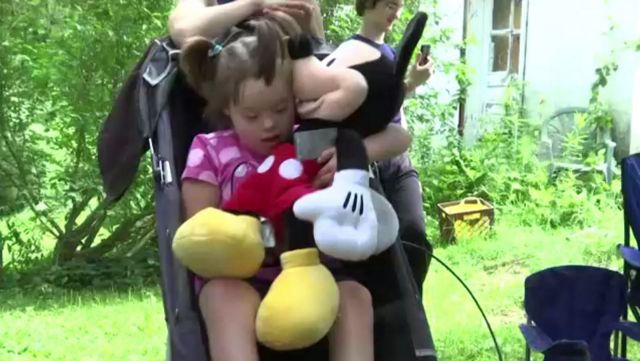 Albany family receives surprise vacation - Spectrum News