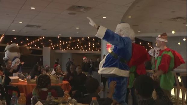 Photos: Mets Host Annual Kids' Christmas Party