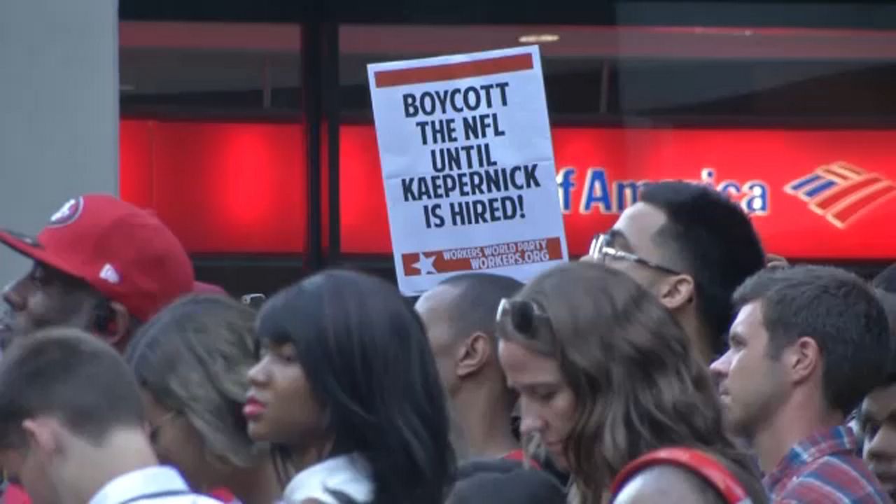 Activists storm NFL headquarters to rally against national anthem protest  ban – New York Daily News