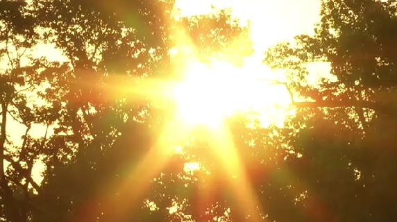 http://s7d2.scene7.com/is/image/TWCNews/ozone-hot-weather-hvpng