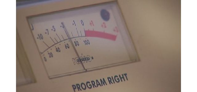 Radio Station Plays Christmas Music All Year - TWC News