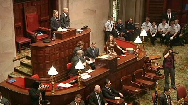 Albany Lawmakers Approve State Terrorist Registry - NY1
