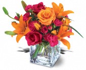 Grigg's Flowers, Carlsbad, New Mexico - Teleflora's Uniquely Chic Bouquet, picture