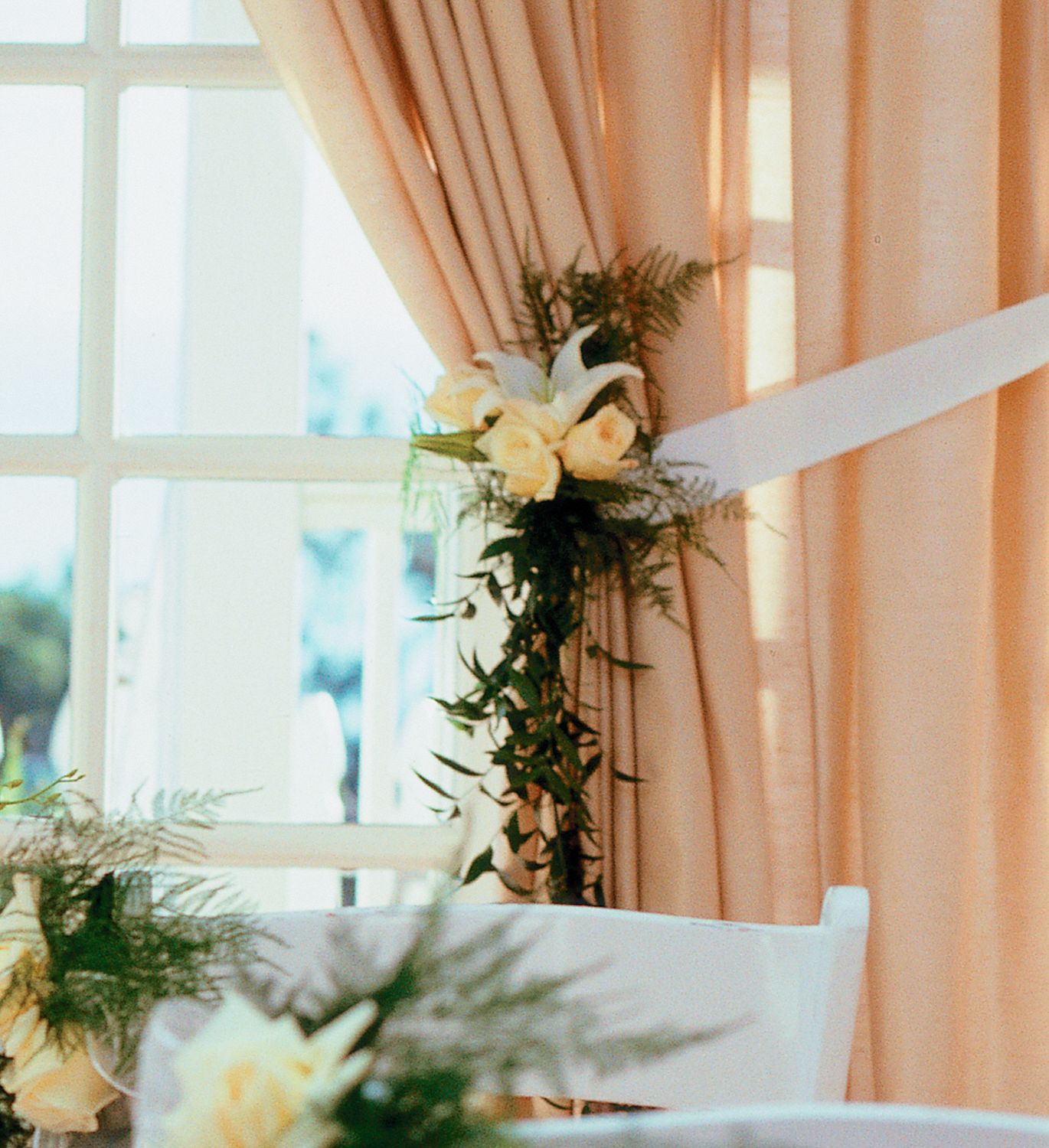 Home Ceremony Curtain Cluster in West Hills&nbsp;CA, Flowers On the Hills