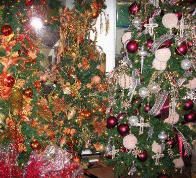 Unforgettable Flowers florist shop holiday decor