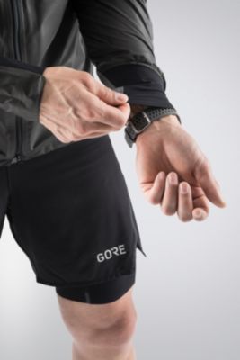 gore men's r7 gtx shakedry trail hooded jacket