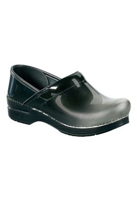 clarks nursing clogs
