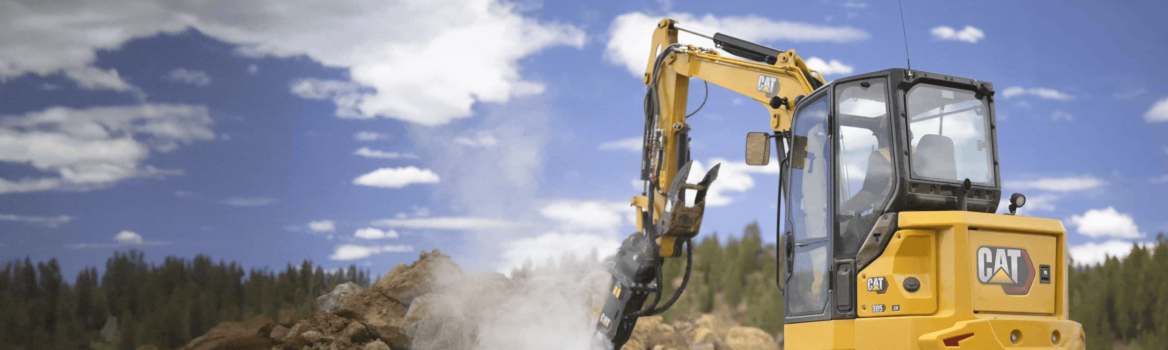 mini excavtor picking up dirt