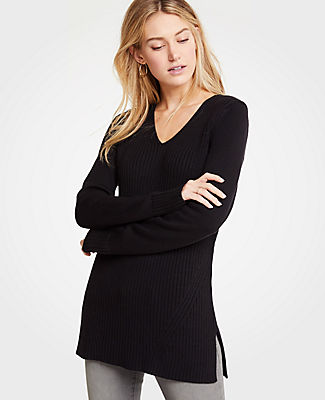 ANN TAYLOR PETITE RIBBED V-NECK TUNIC SWEATER,486420