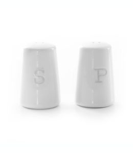 Set de salero y pimentero de porcelana Our Table™ Simply White Words