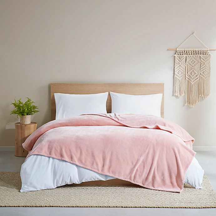 Clean Spaces Plush Twin Blanket in Blush