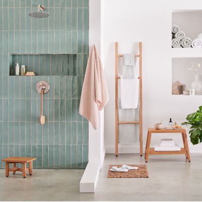 Banco para baño Haven™ de madera de teca color natural