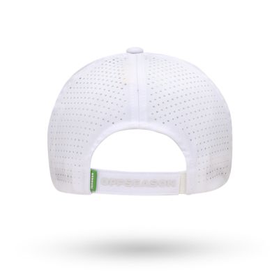 Casquette de golf perfor&eacute;e