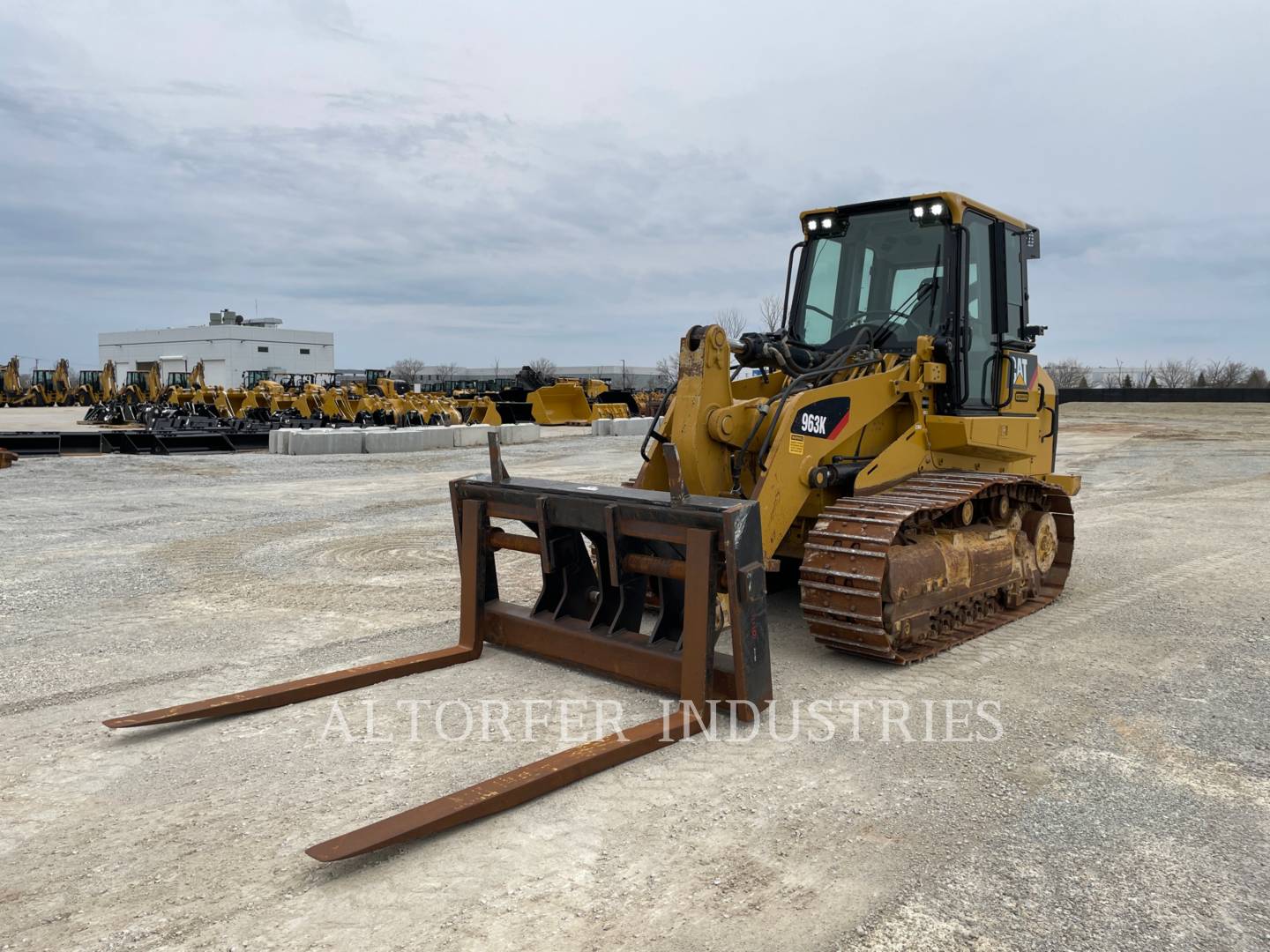 Photo of a  Caterpillar 963K