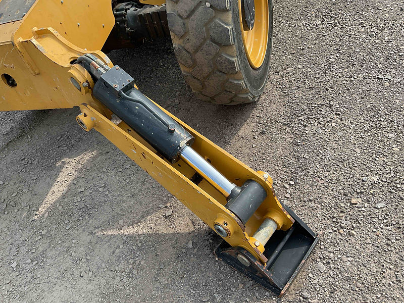 2018 CAT TL1055D
