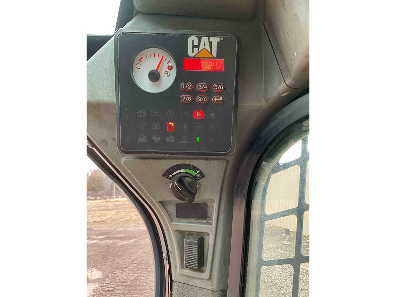 2018 CAT 236D A