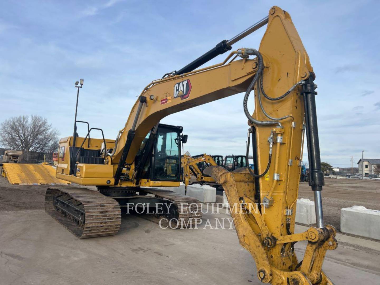 Cat 323-079X