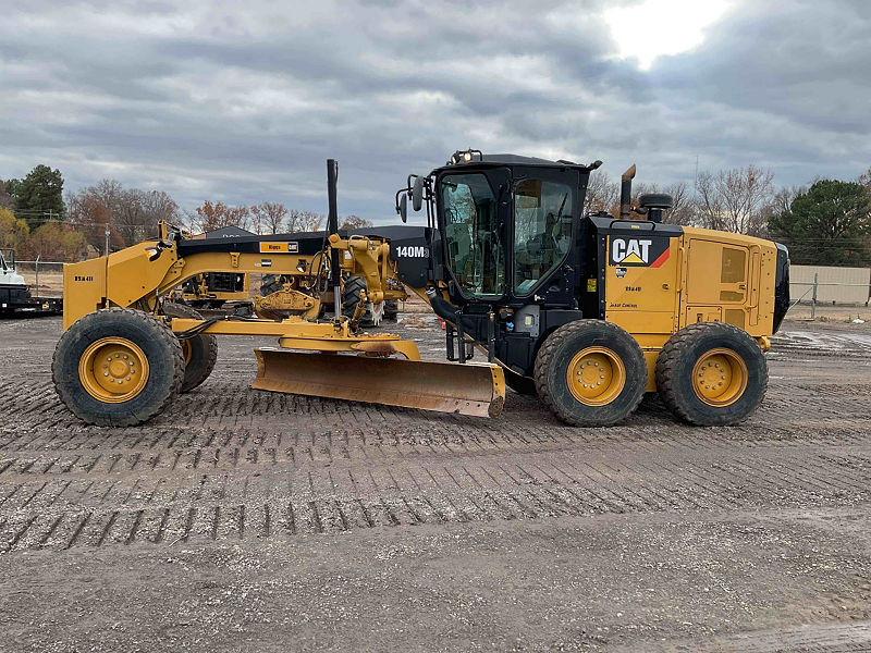 2016 CAT 140M LC17