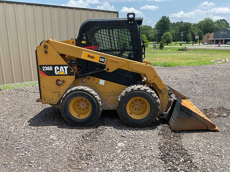 2018 CAT 236D