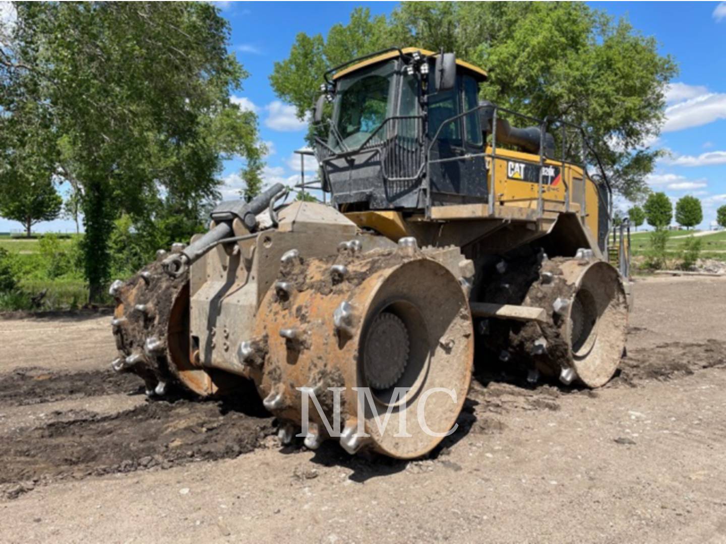 Photo of a  Caterpillar 826K
