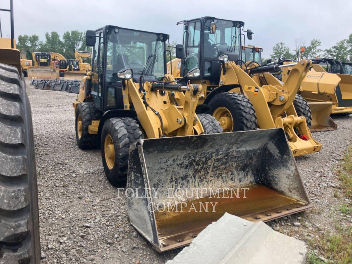 Cat 906M