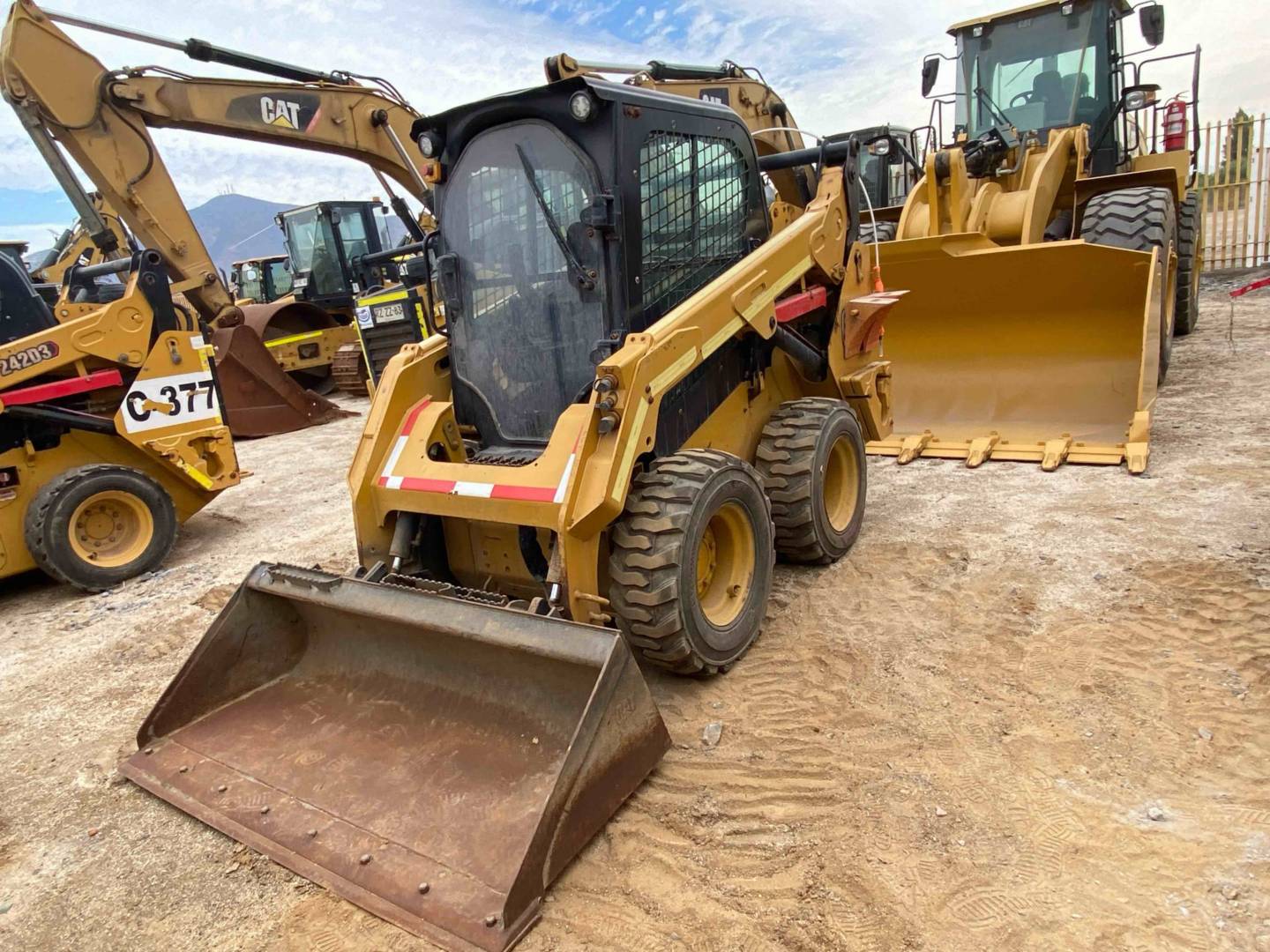 cat-r2l00694-10210055