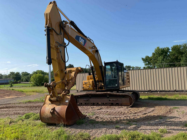 2017 CAT 326F9