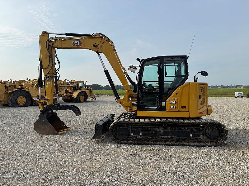 2022 CAT 30907CR