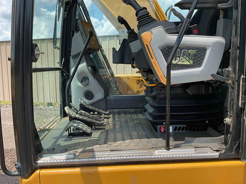 2023 CAT 32607