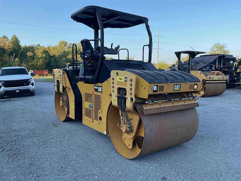 2015 CAT CB44B