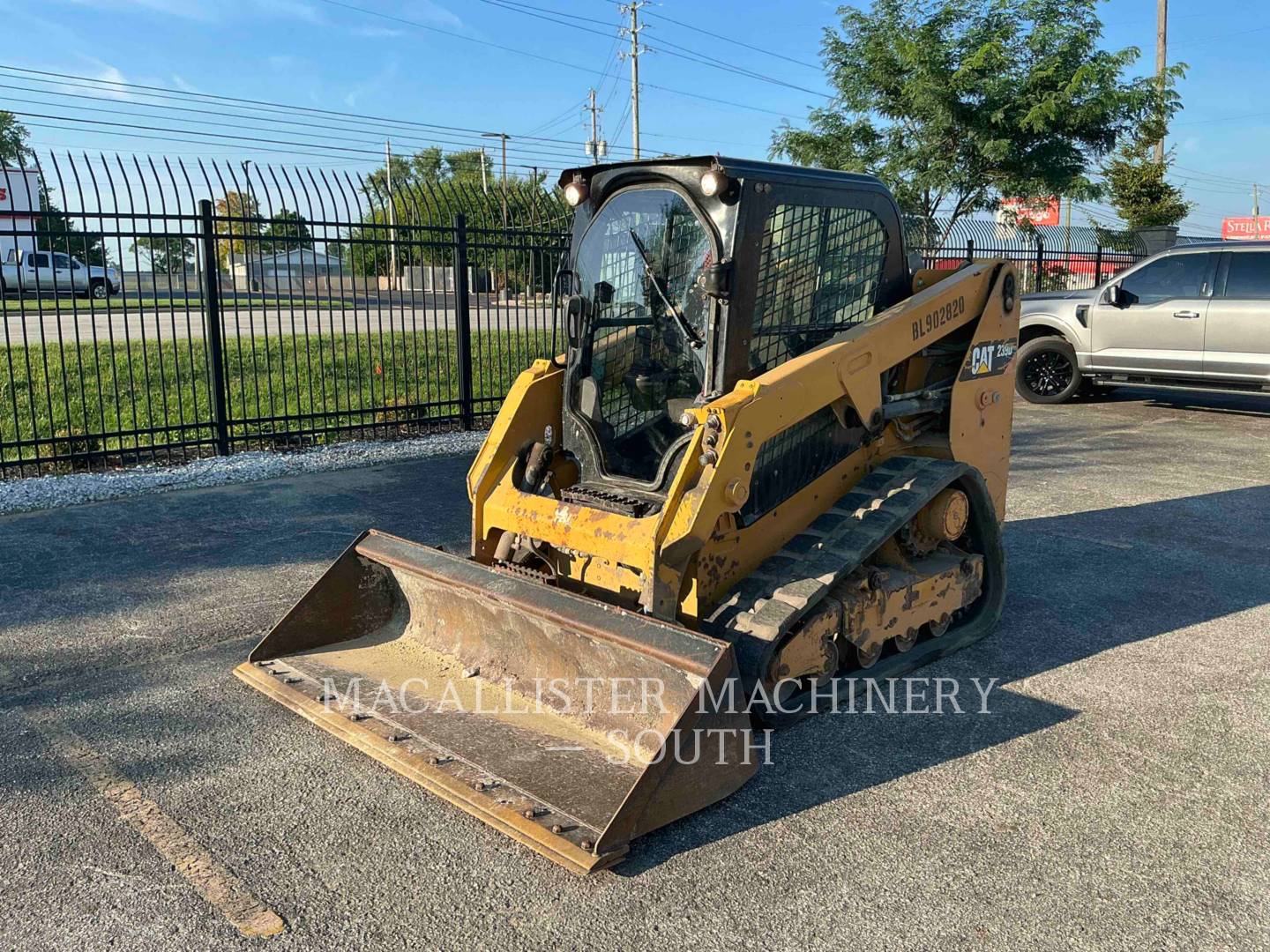 Photo of a  Caterpillar 239D