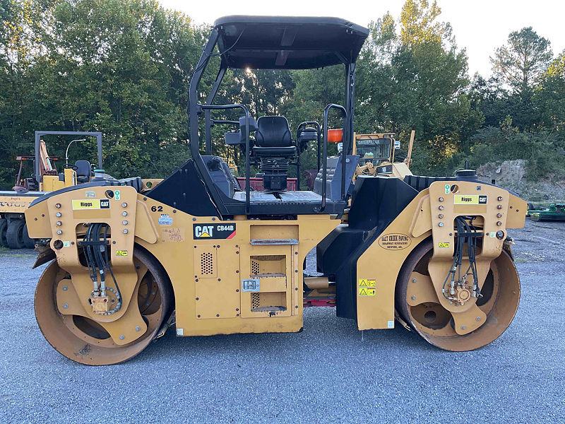 2015 CAT CB44B