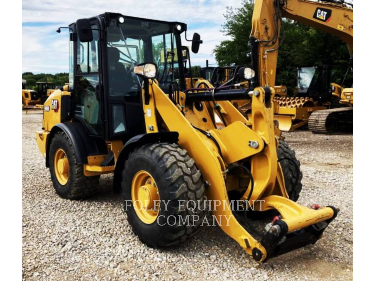 Cat 906M