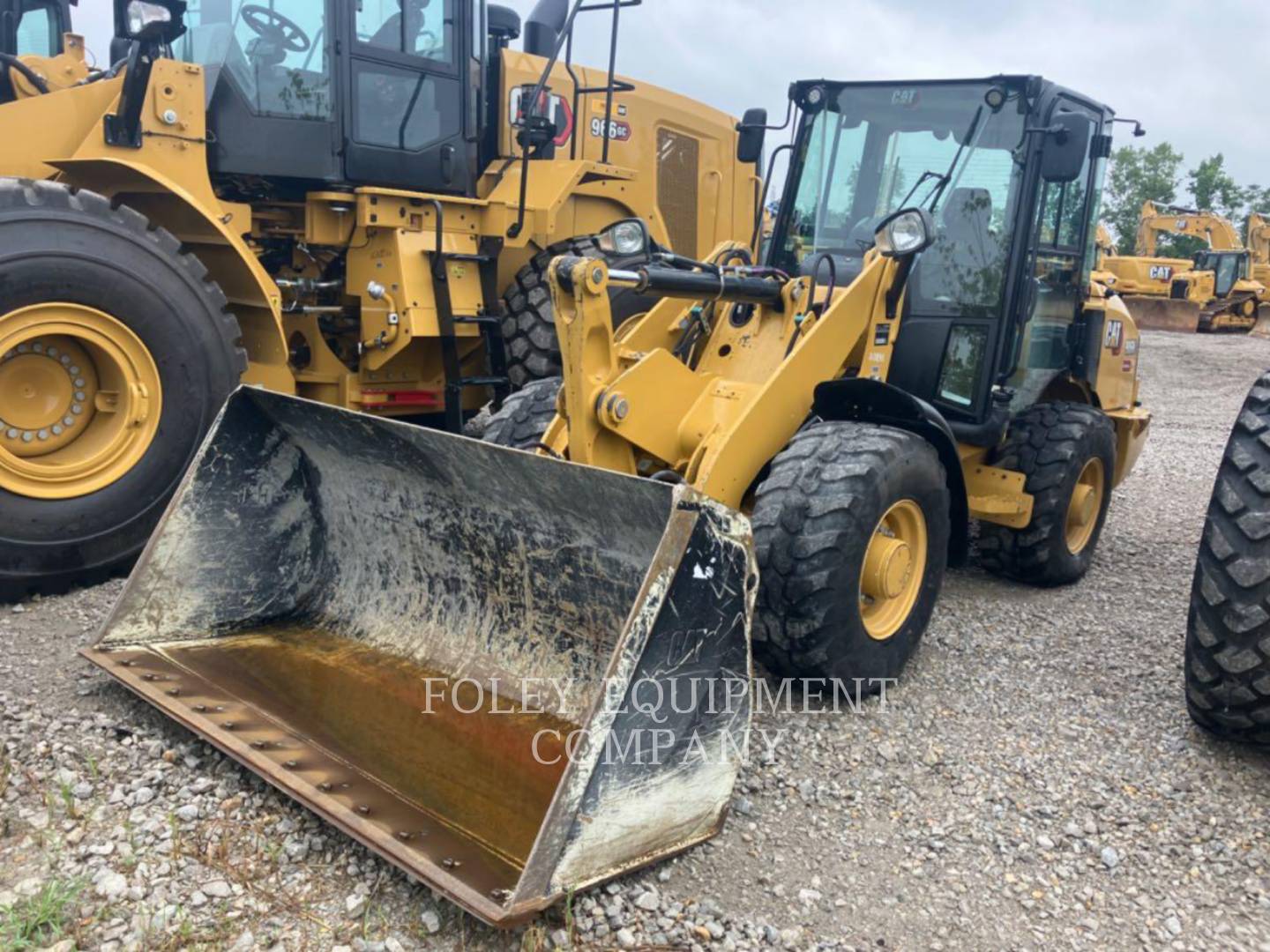 Cat 906M