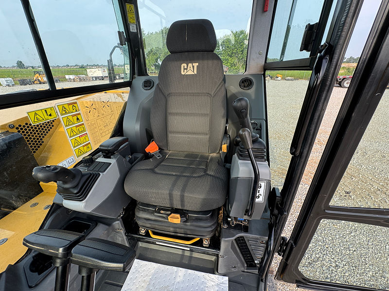 2022 CAT 30907CR